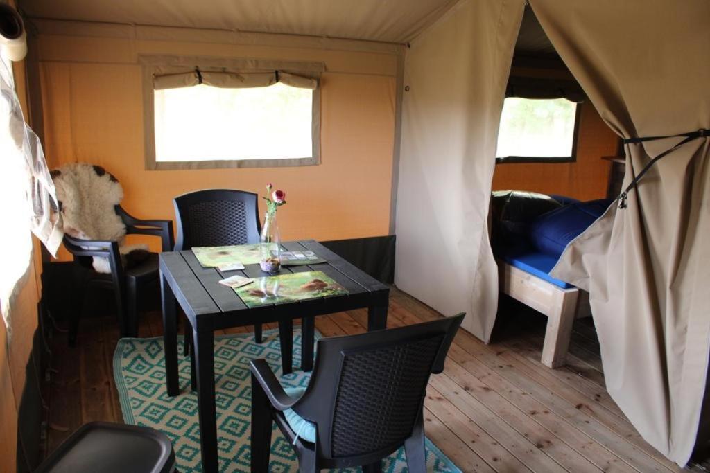 Oldemarkt Camping De Waterbuffelfarm חדר תמונה